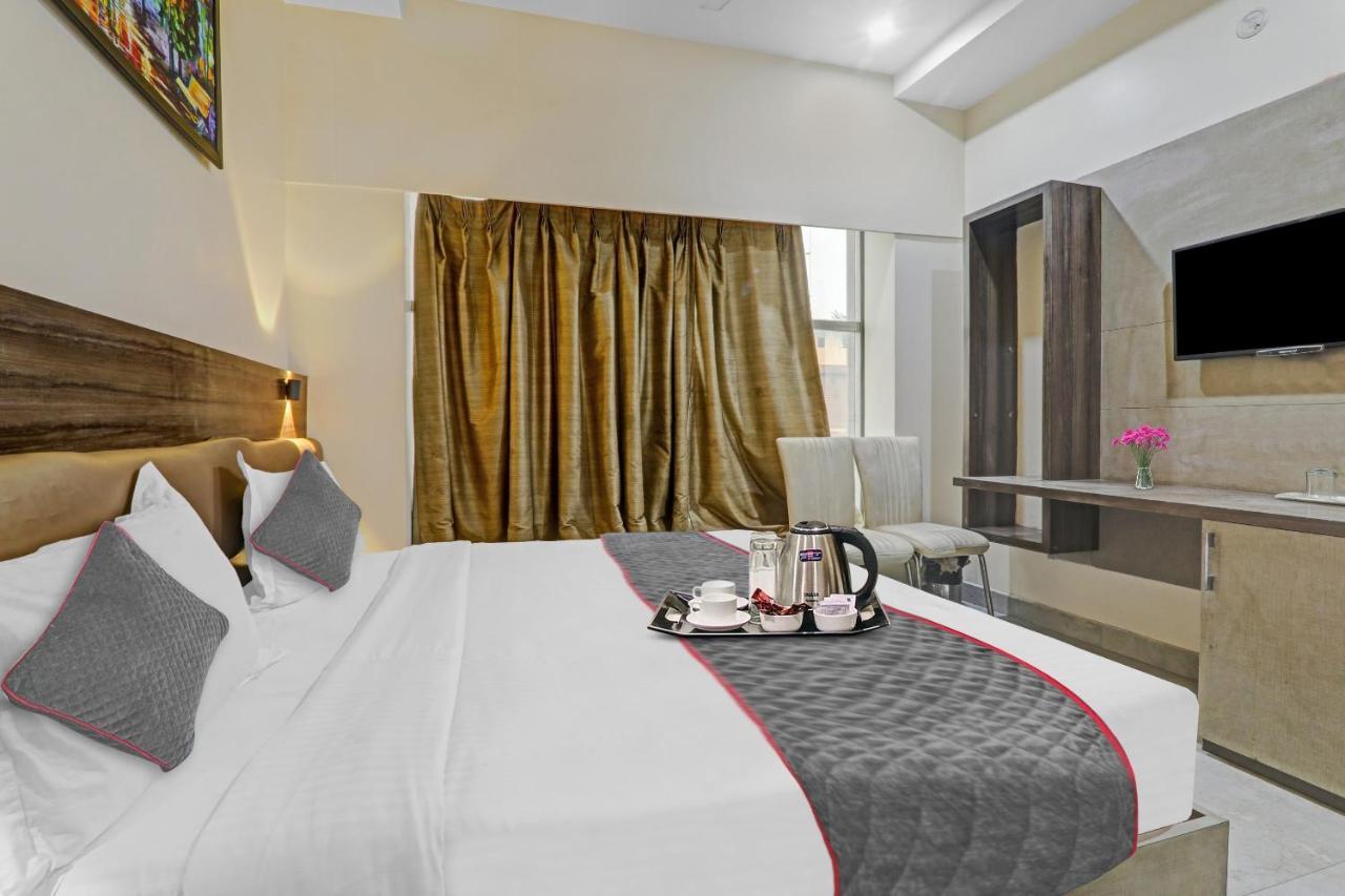 Townhouse 1150 Hotel Dayal Palace Chinhat ภายนอก รูปภาพ