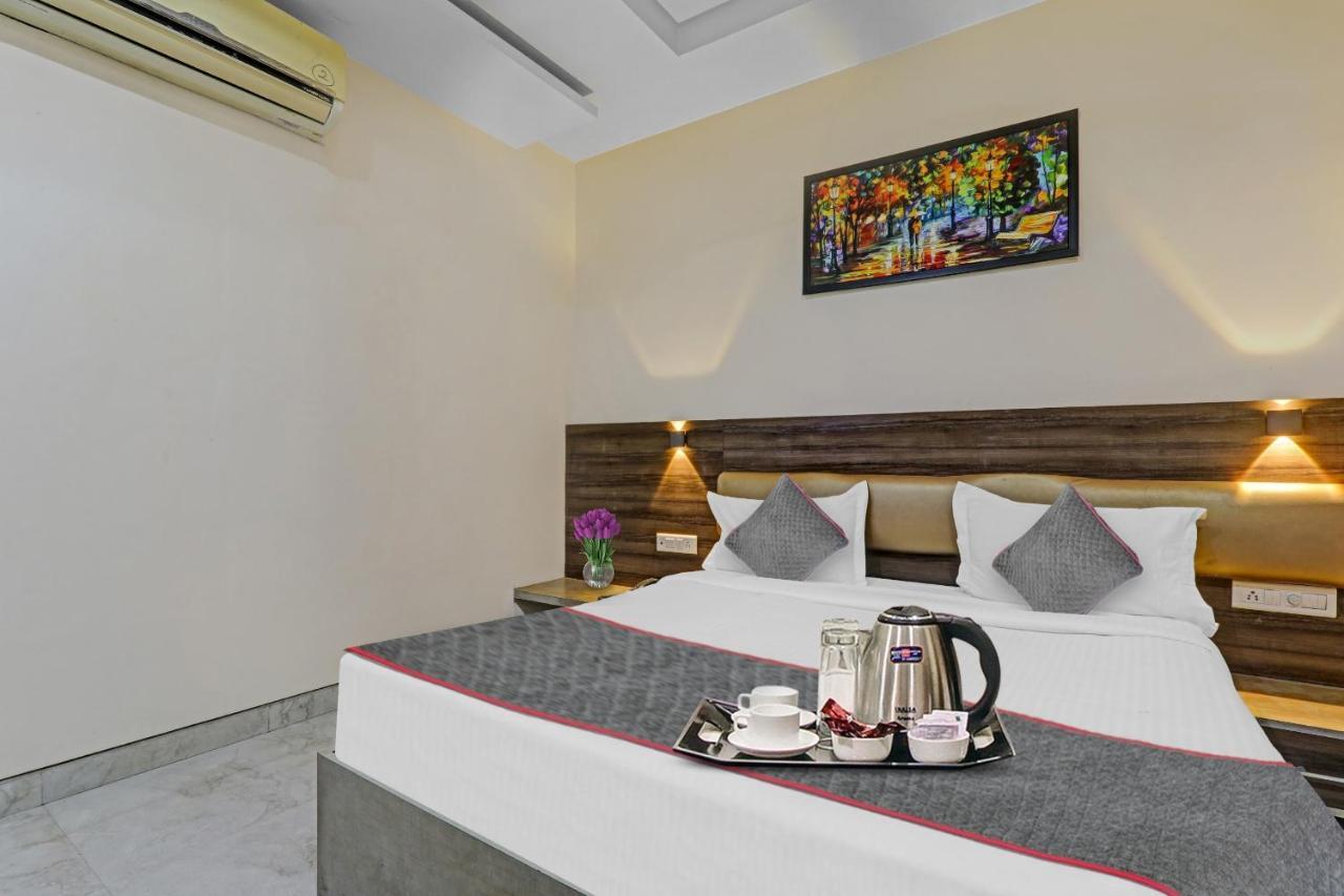Townhouse 1150 Hotel Dayal Palace Chinhat ภายนอก รูปภาพ