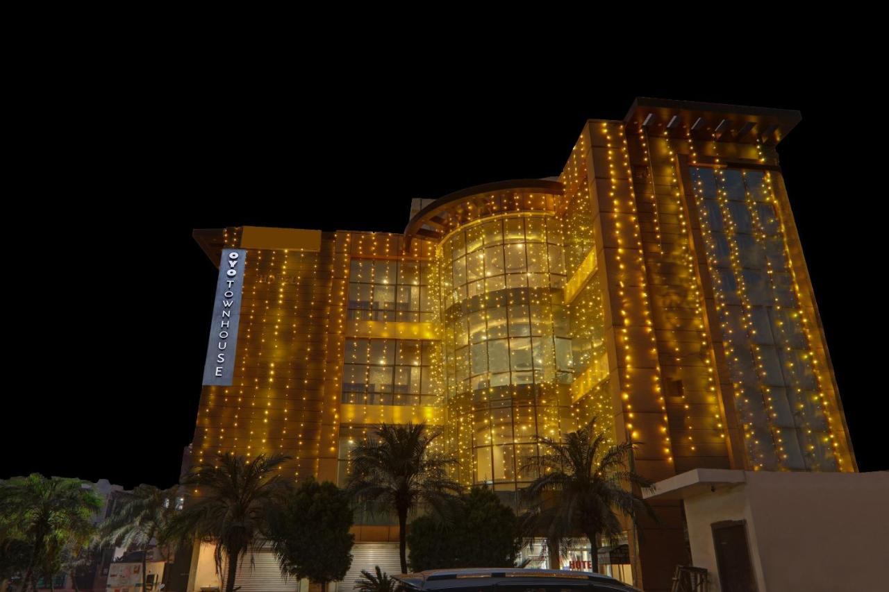 Townhouse 1150 Hotel Dayal Palace Chinhat ภายนอก รูปภาพ