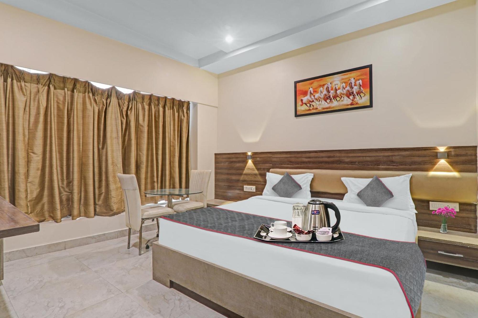 Townhouse 1150 Hotel Dayal Palace Chinhat ภายนอก รูปภาพ