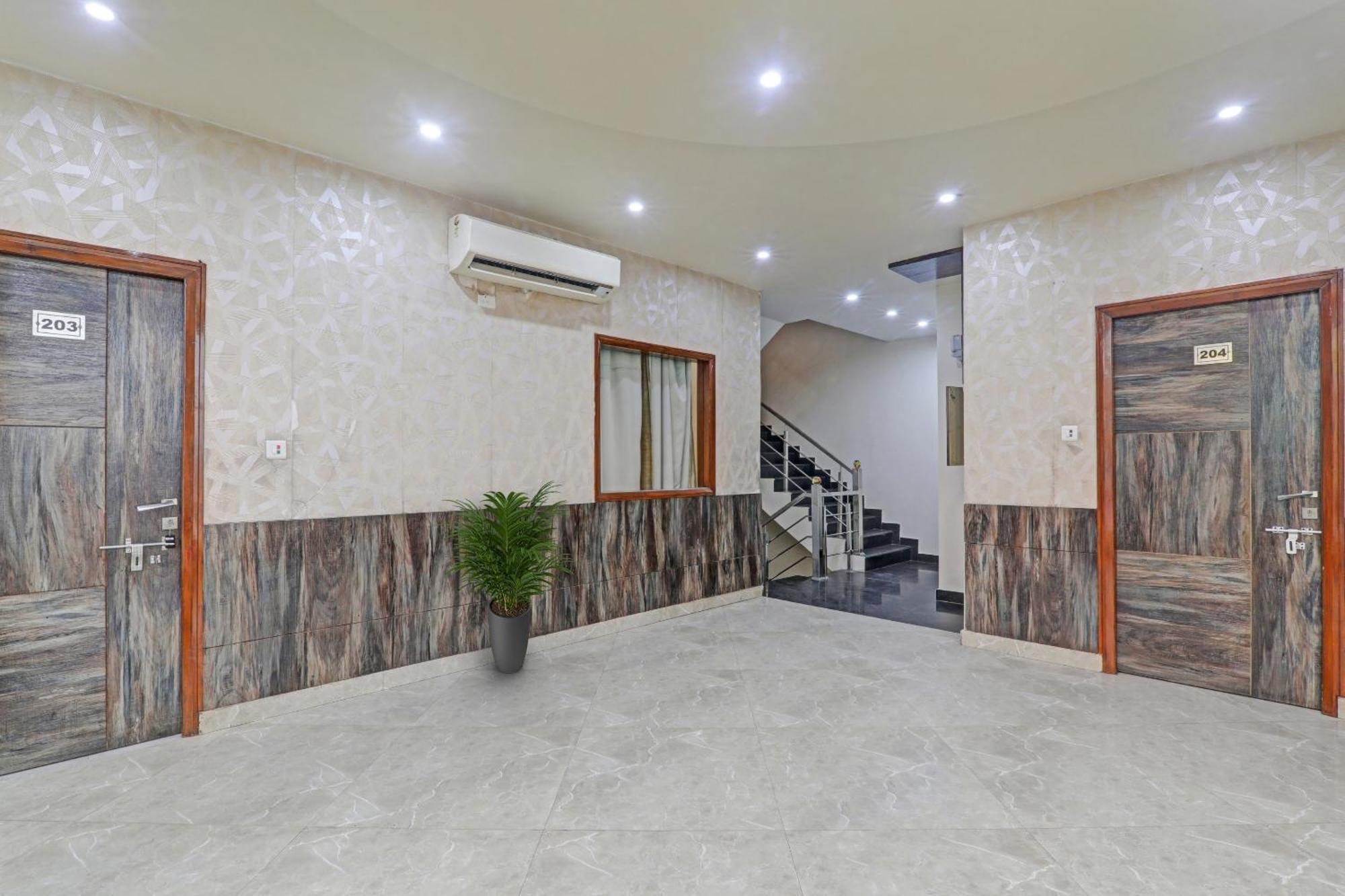 Townhouse 1150 Hotel Dayal Palace Chinhat ภายนอก รูปภาพ