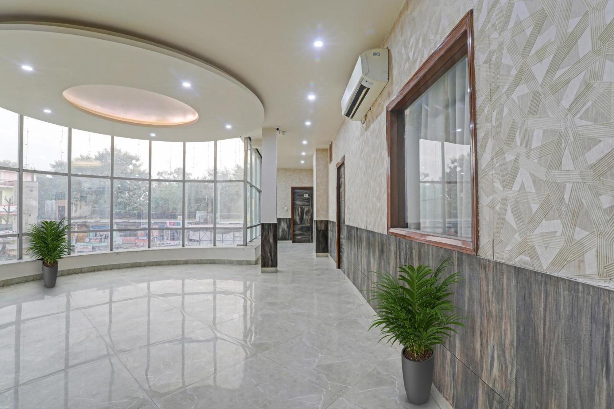 Townhouse 1150 Hotel Dayal Palace Chinhat ภายนอก รูปภาพ