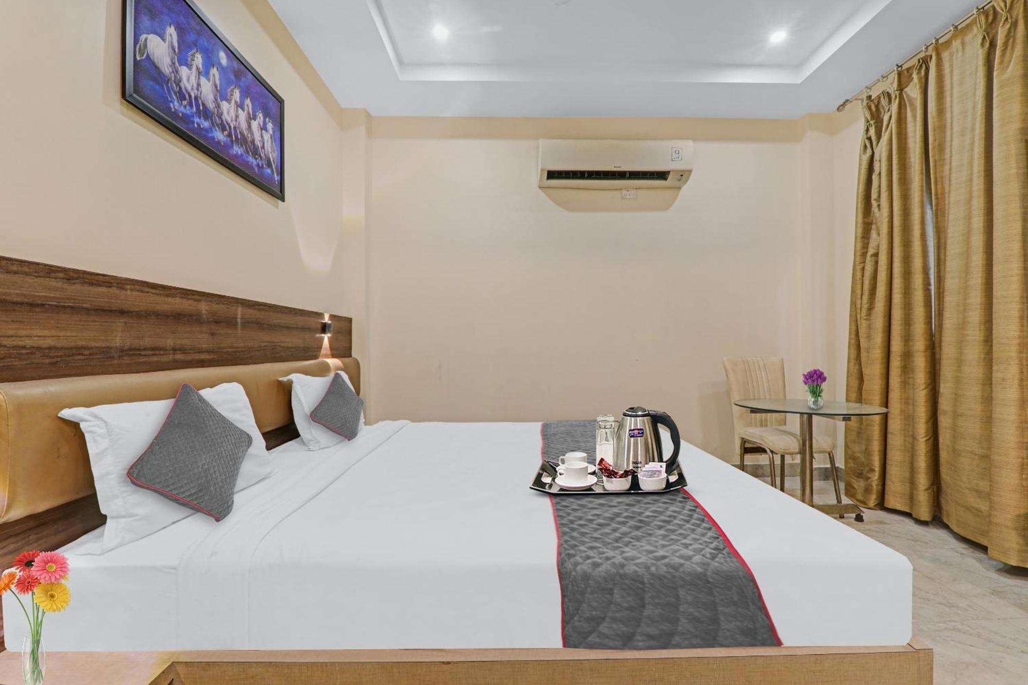Townhouse 1150 Hotel Dayal Palace Chinhat ภายนอก รูปภาพ