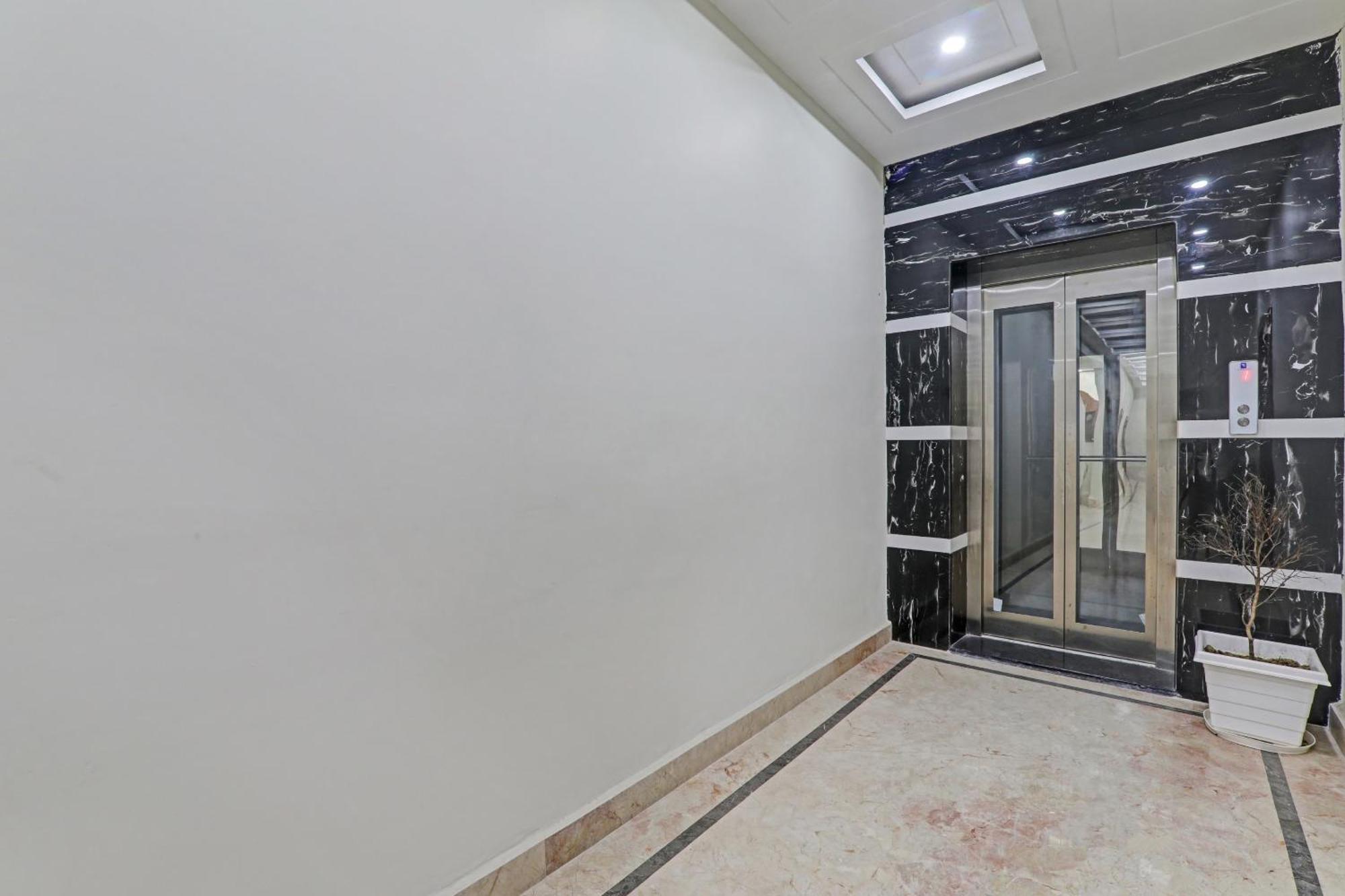 Townhouse 1150 Hotel Dayal Palace Chinhat ภายนอก รูปภาพ